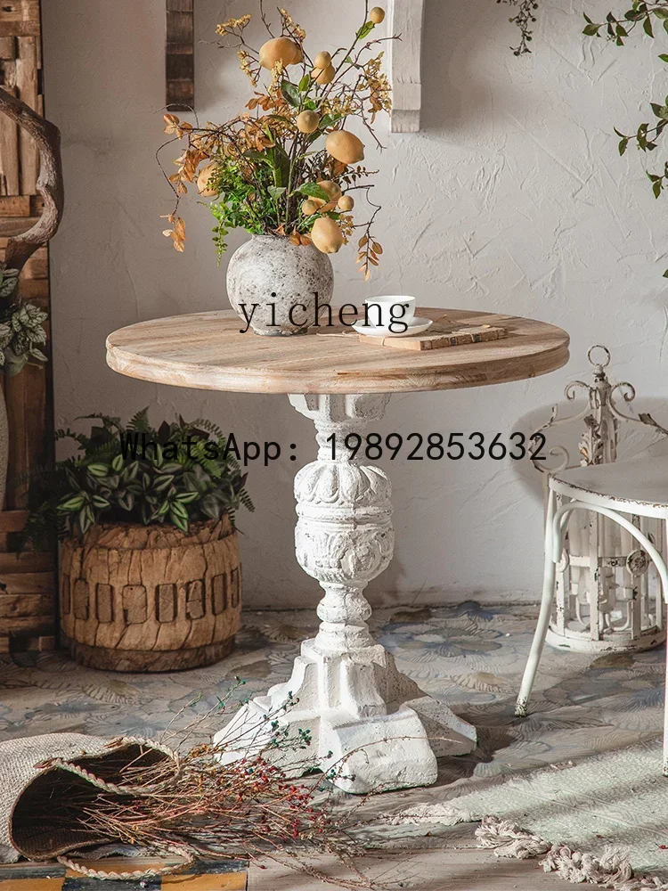 Photography Website - Круглый приставной столик в стиле ретро